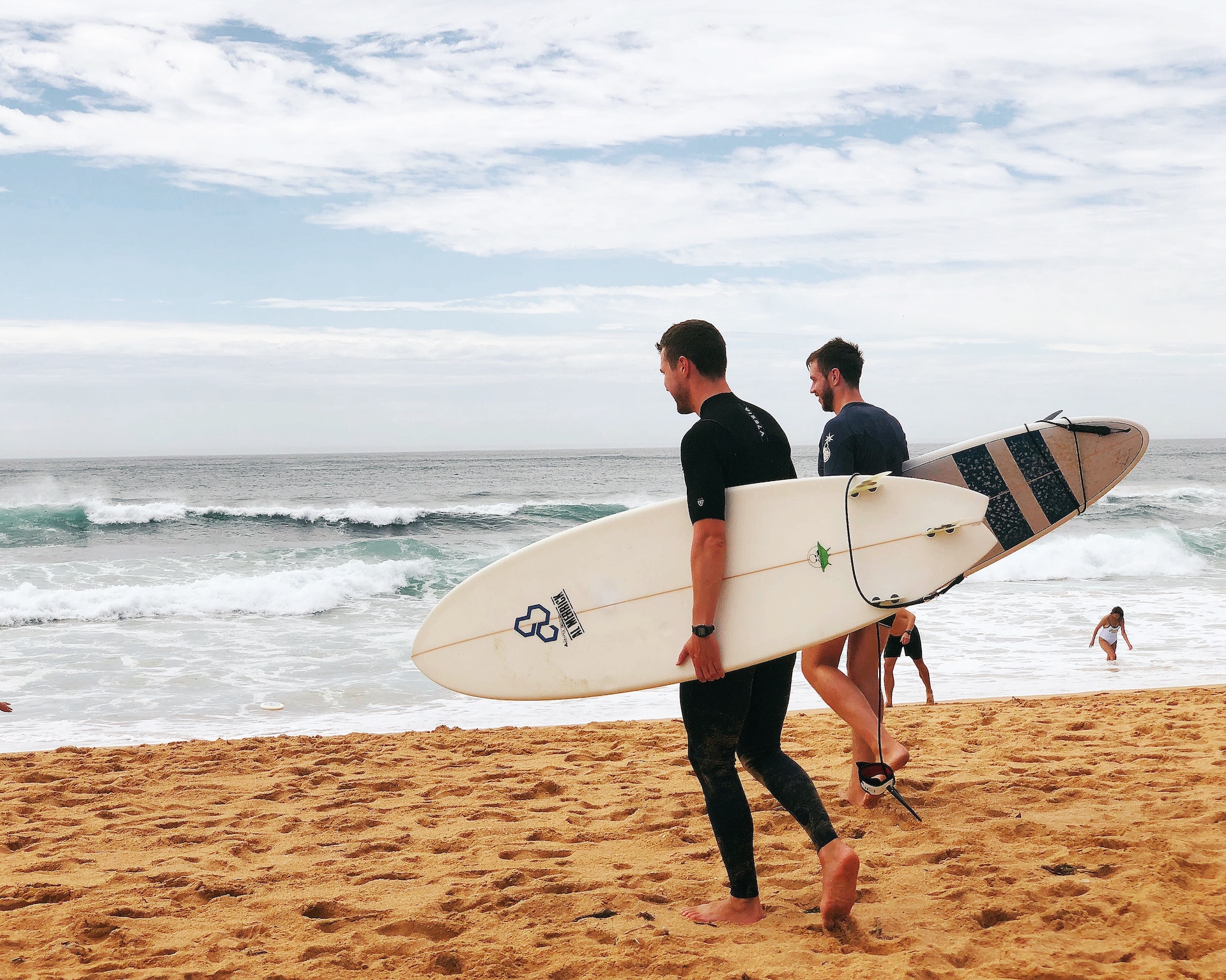 Lee más sobre el artículo ¿Cómo enviar una tabla de surf por paquetería?