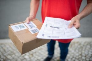Lee más sobre el artículo Enviar paquetes desde Tenerife: 5 ventajas de enviar con Mail Boxes Etc. Tenerife frente a Correos u otros servicios tradicionales